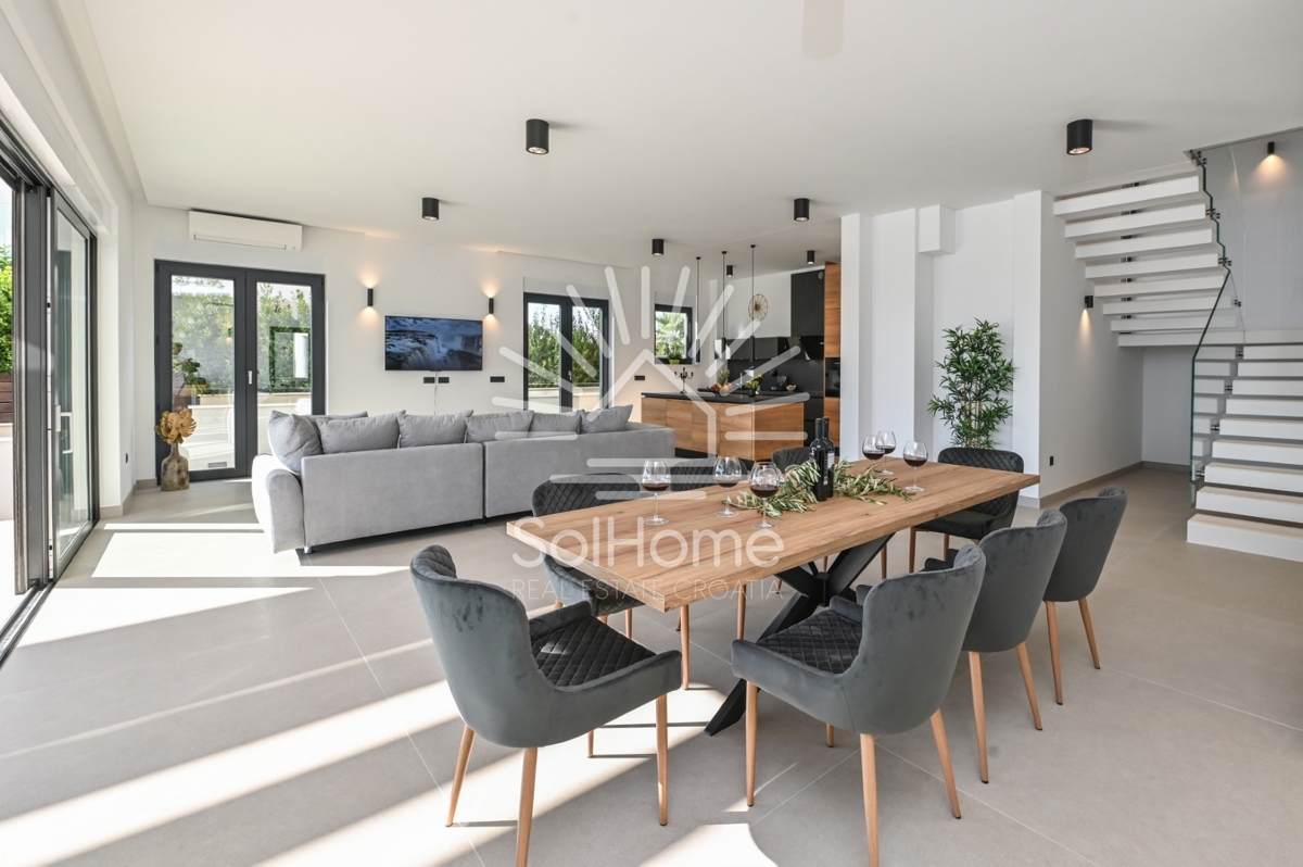 2 vrhunske luksuzne vile z bazenom in pogledom na morje