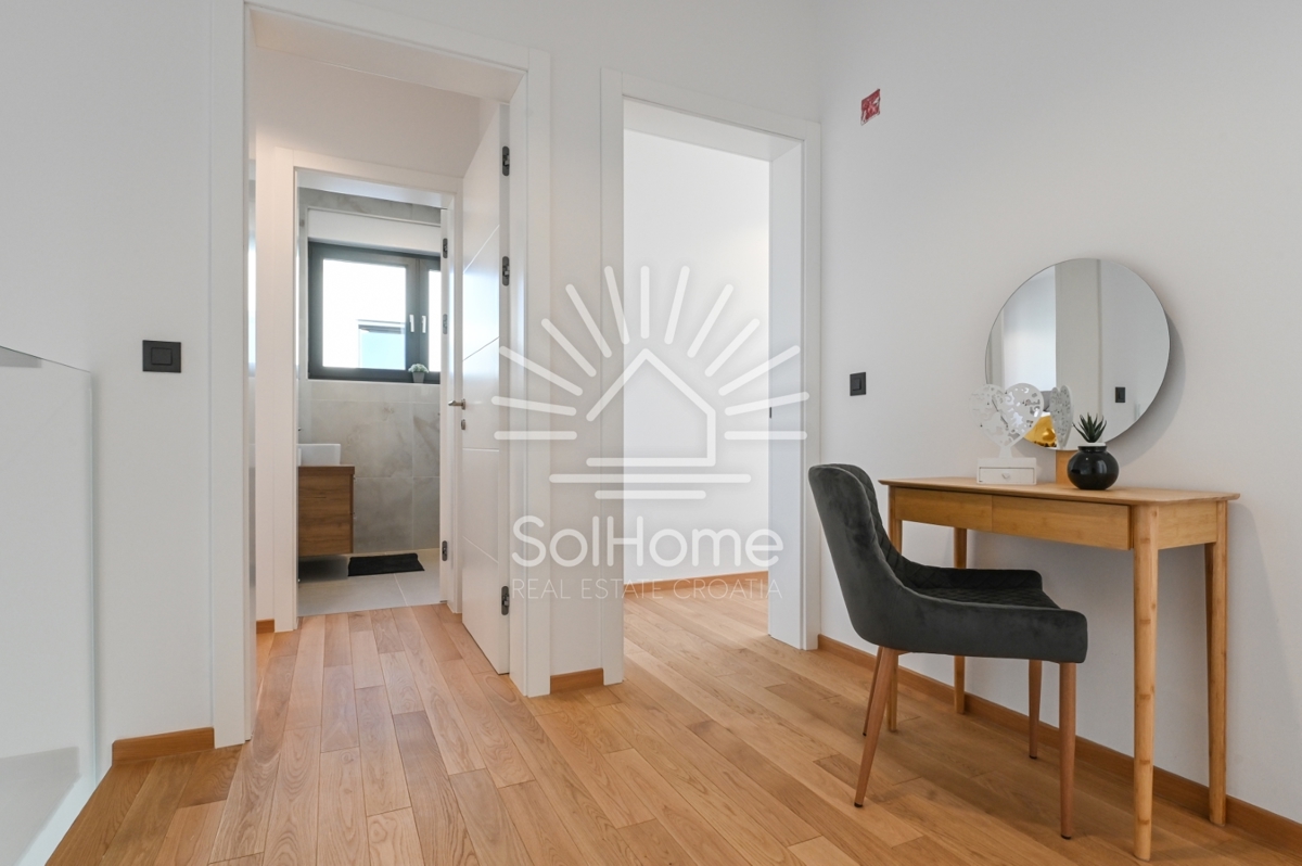 2 vrhunske luksuzne vile z bazenom in pogledom na morje