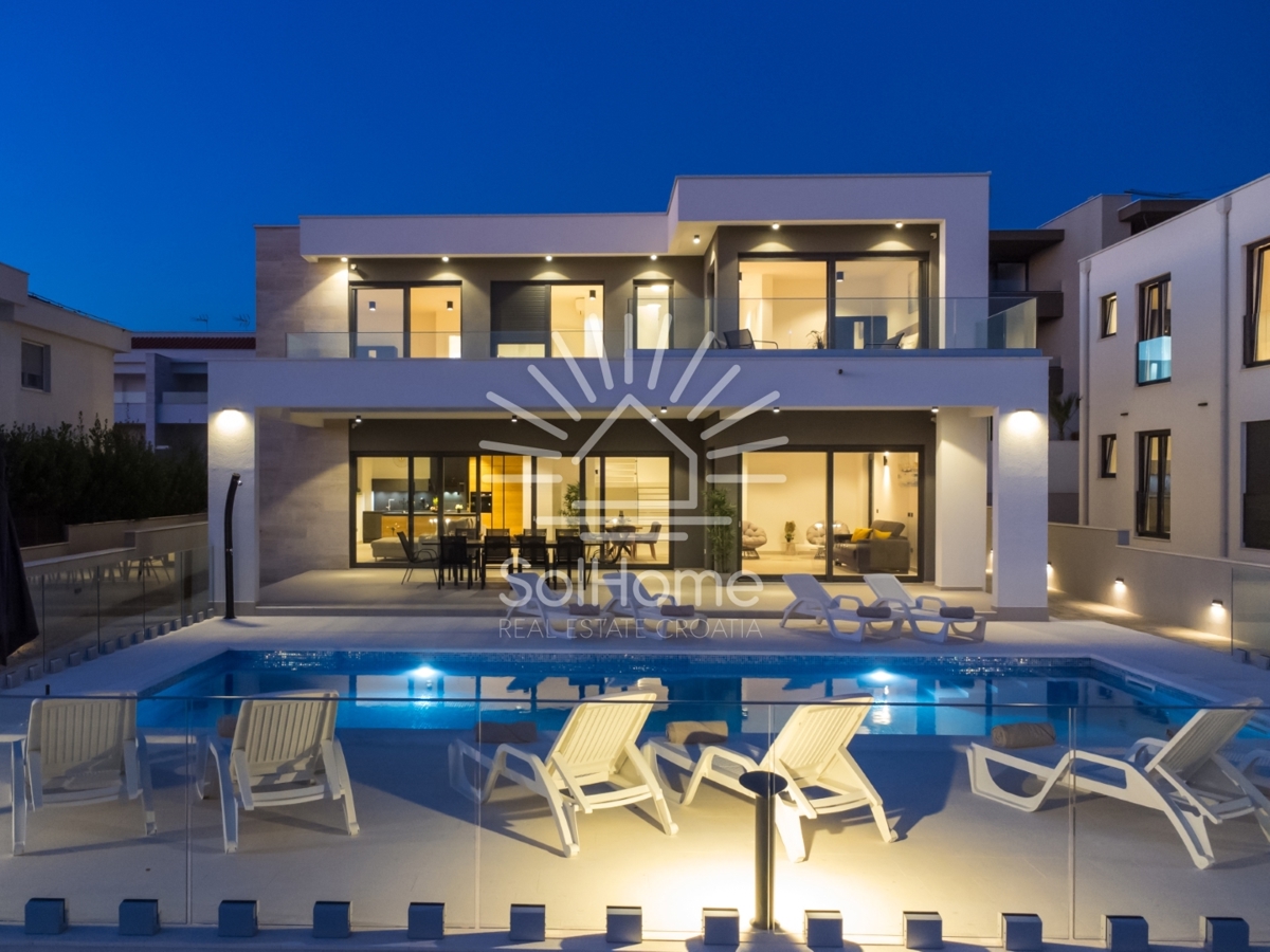 2 vrhunske luksuzne vile z bazenom in pogledom na morje