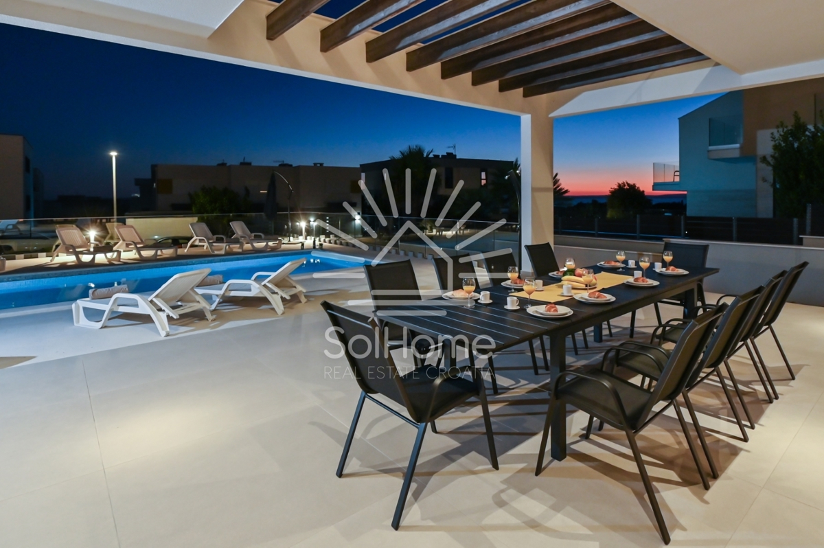 2 vrhunske luksuzne vile z bazenom in pogledom na morje