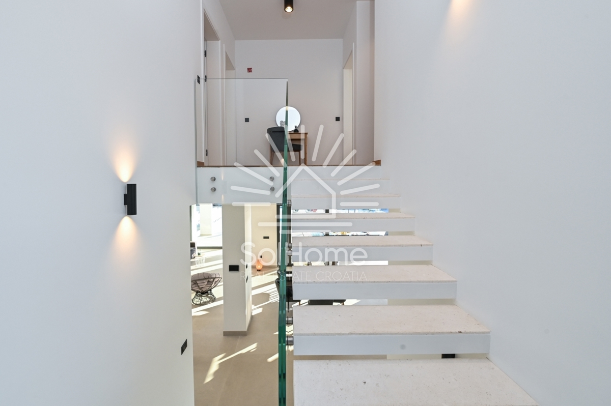 2 vrhunske luksuzne vile z bazenom in pogledom na morje