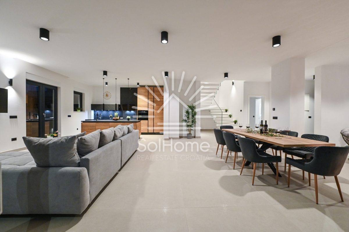 2 vrhunske luksuzne vile z bazenom in pogledom na morje