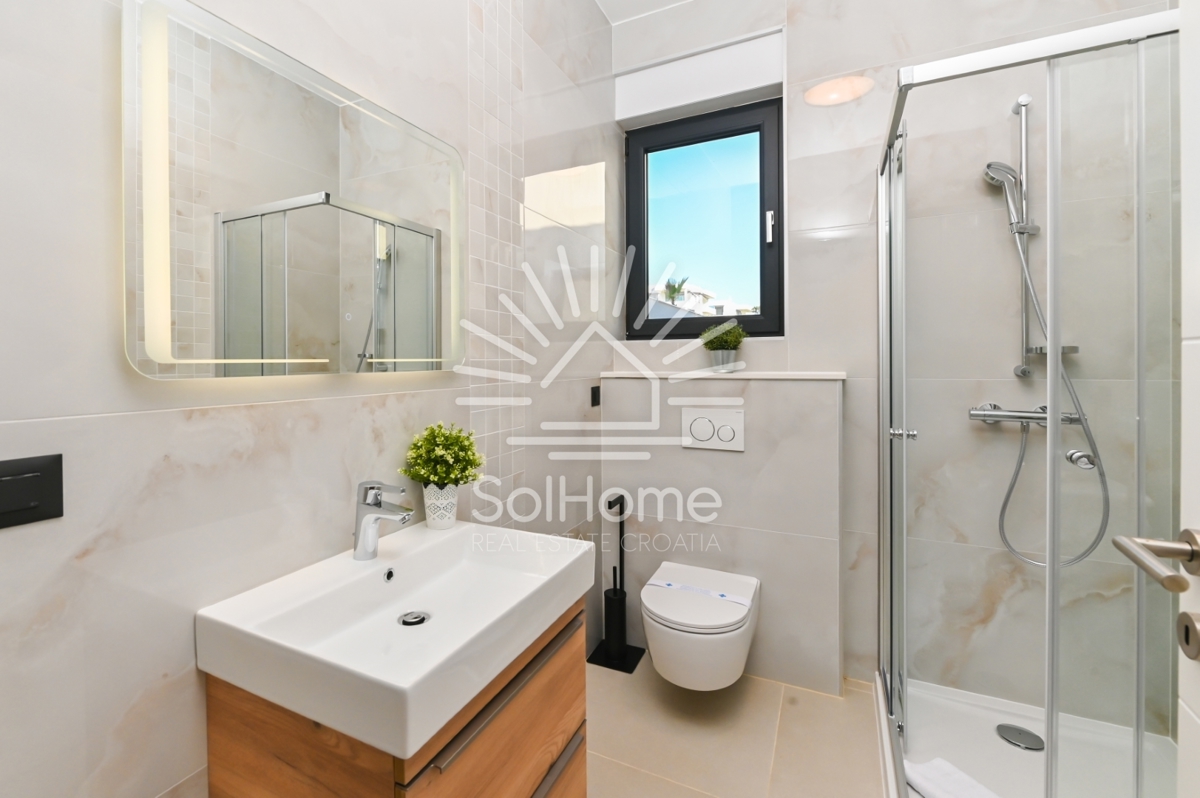 2 vrhunske luksuzne vile z bazenom in pogledom na morje