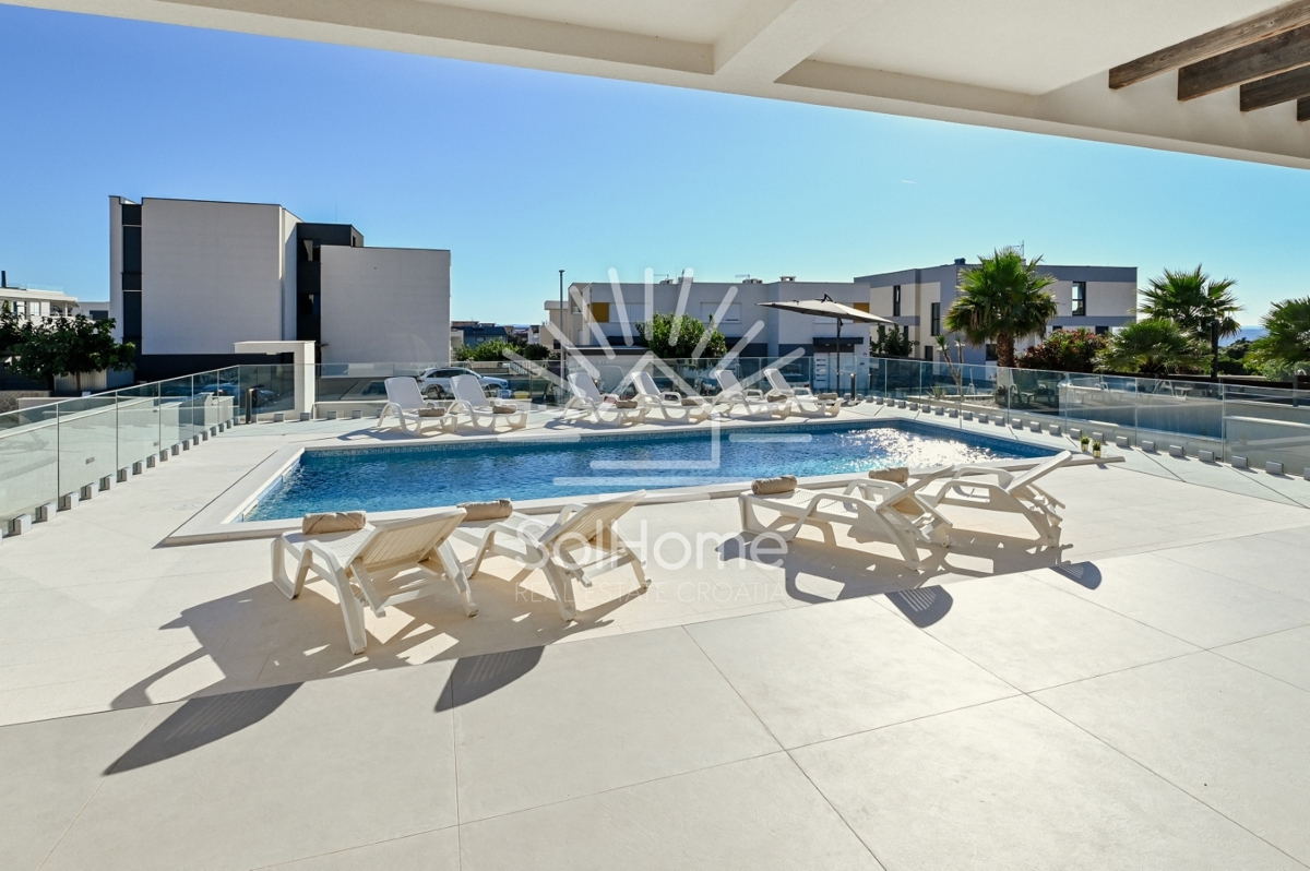 2 vrhunske luksuzne vile z bazenom in pogledom na morje