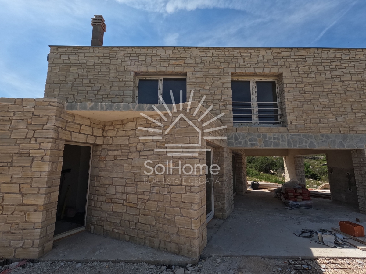 Najboljša ponudba - Moderna kamnita vila s pogledom na morje!