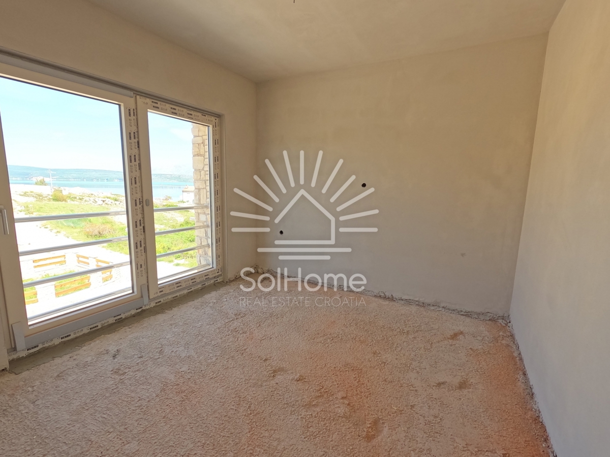 Najboljša ponudba - Moderna kamnita vila s pogledom na morje!