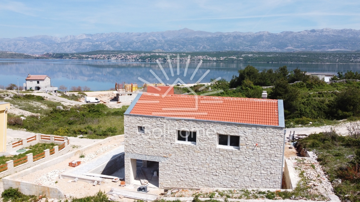 Najboljša ponudba - Moderna kamnita vila s pogledom na morje!