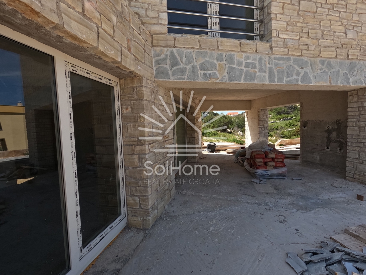 Najboljša ponudba - Moderna kamnita vila s pogledom na morje!