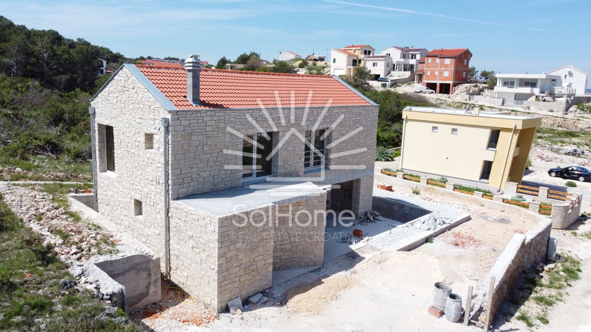 Najboljša ponudba - Moderna kamnita vila s pogledom na morje!