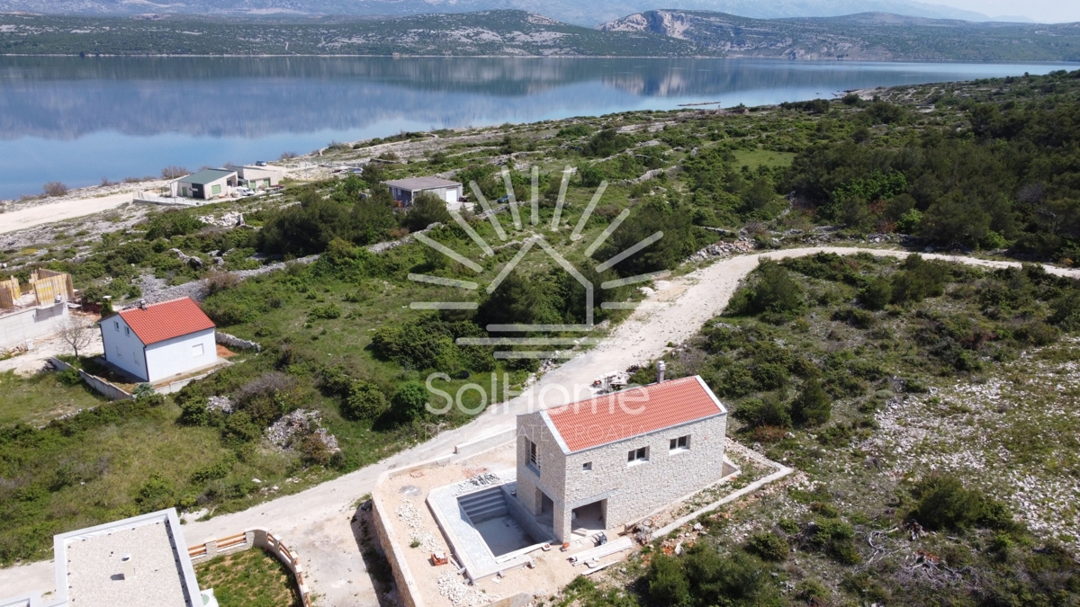 Najboljša ponudba - Moderna kamnita vila s pogledom na morje!