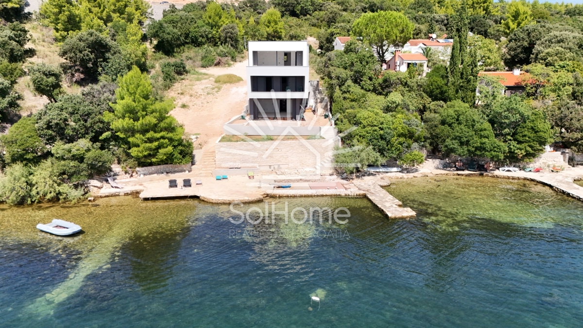 Hiša Maslenica, Jasenice, 180m2