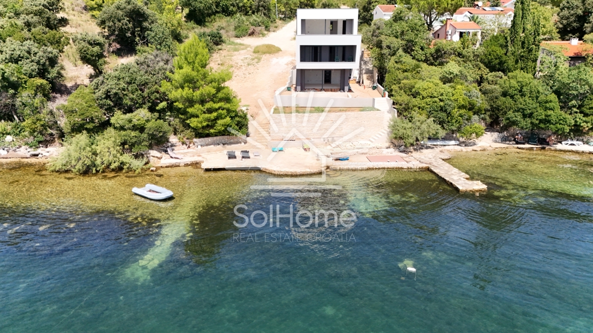 Hiša Maslenica, Jasenice, 180m2