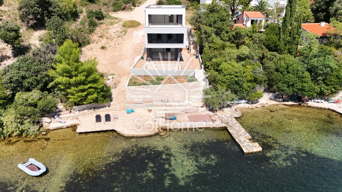 Hiša Maslenica, Jasenice, 180m2