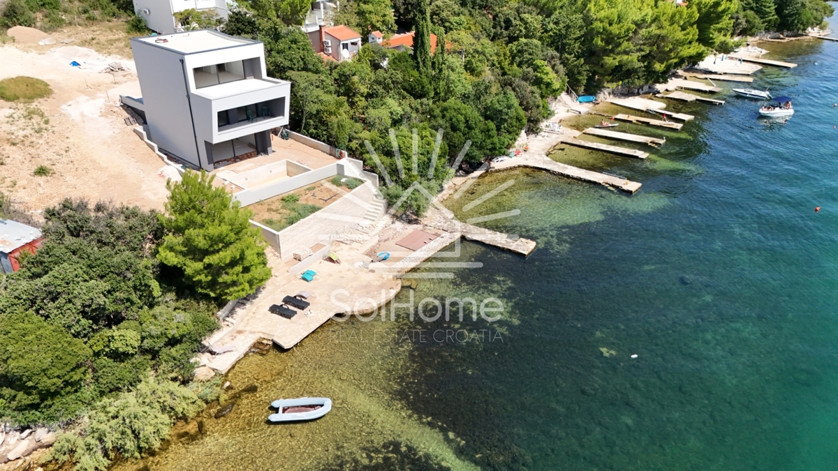 Hiša Maslenica, Jasenice, 180m2