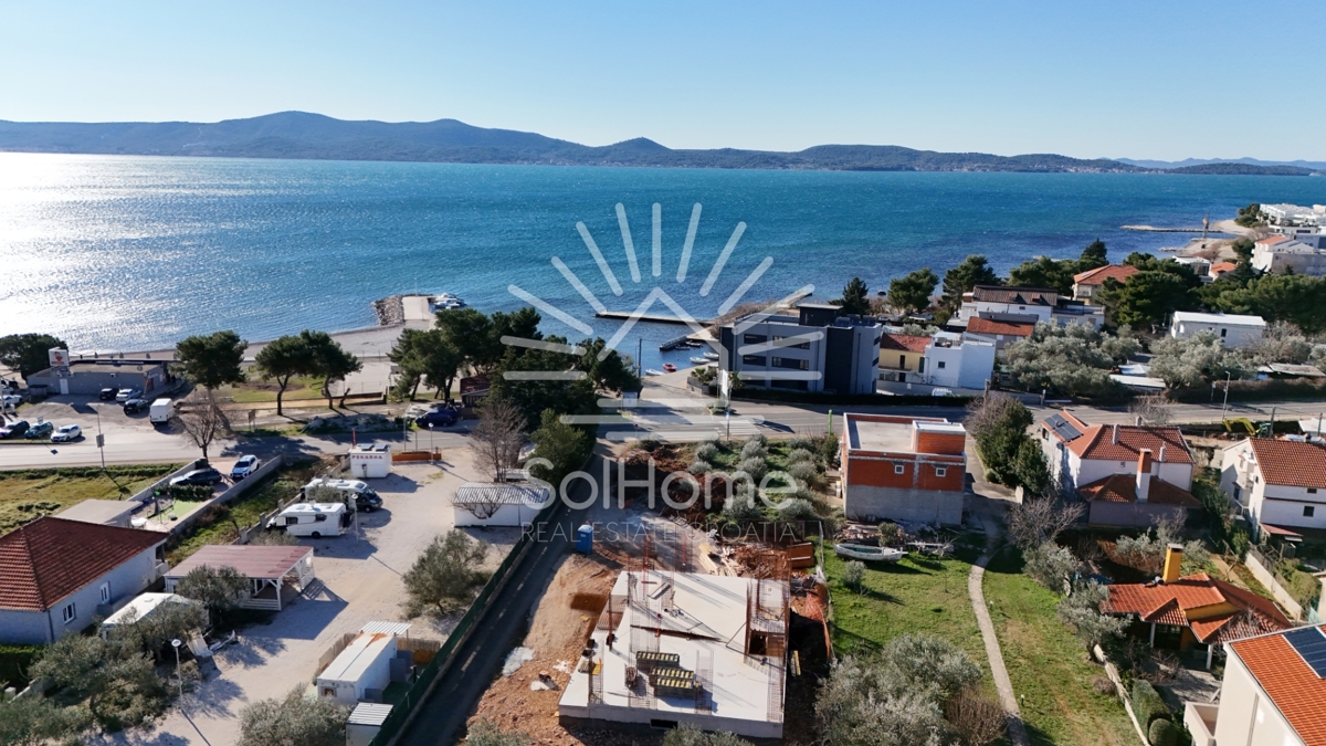 Apartmaji / Penthouse enote - Prva vrsta ob morju / V bližini Zadra