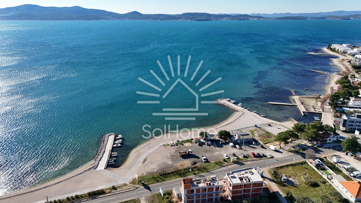 Apartmaji / Penthouse enote - Prva vrsta ob morju / V bližini Zadra