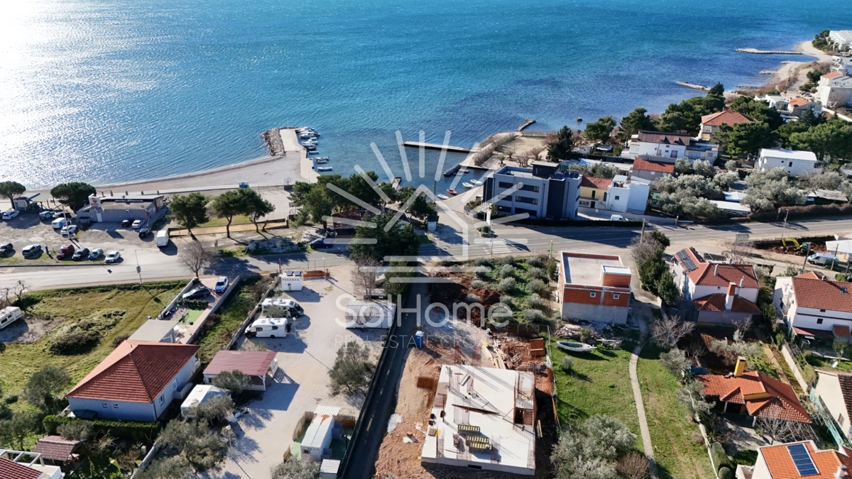 Apartmaji / Penthouse enote - Prva vrsta ob morju / V bližini Zadra