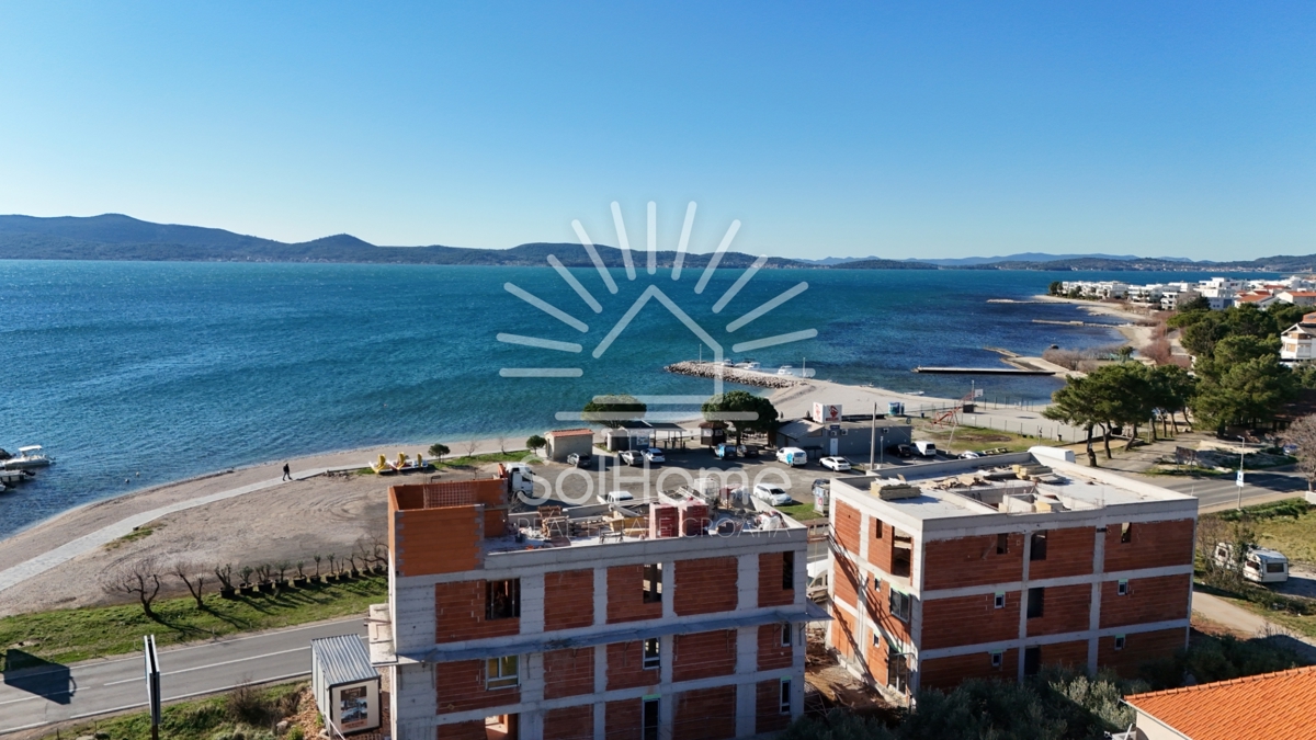 Apartmaji / Penthouse enote - Prva vrsta ob morju / V bližini Zadra