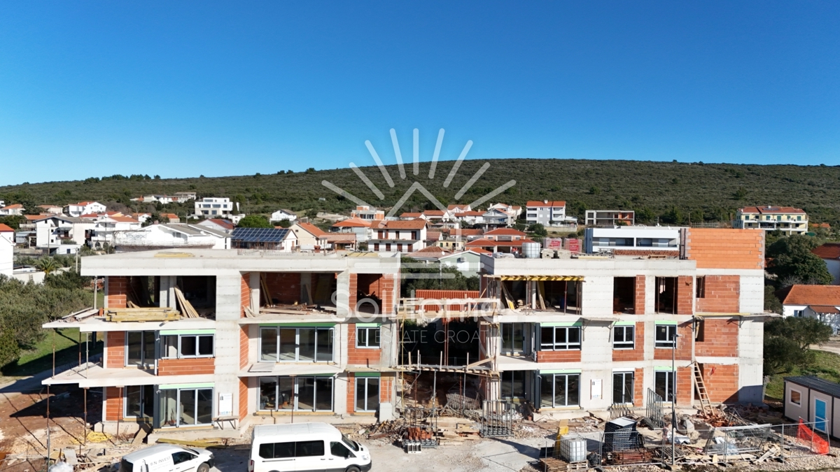 Apartmaji / Penthouse enote - Prva vrsta ob morju / V bližini Zadra