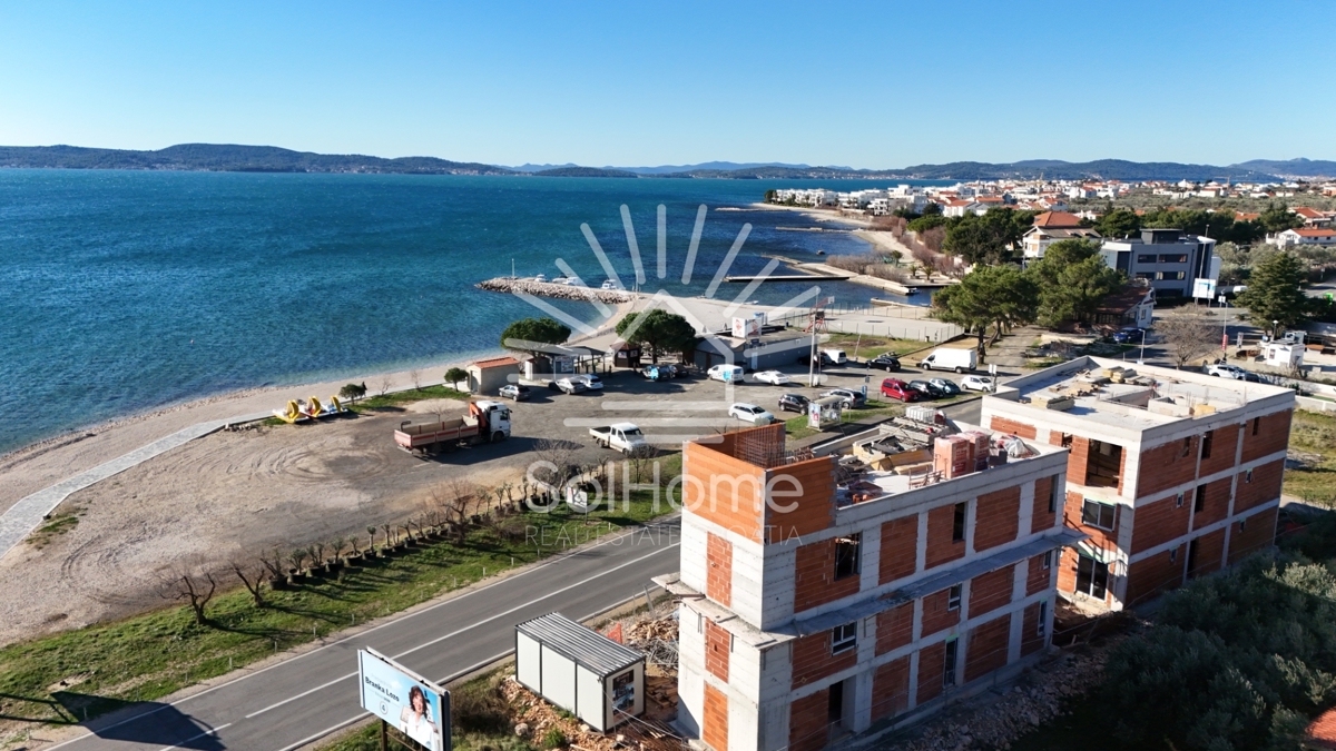 Apartmaji / Penthouse enote - Prva vrsta ob morju / V bližini Zadra