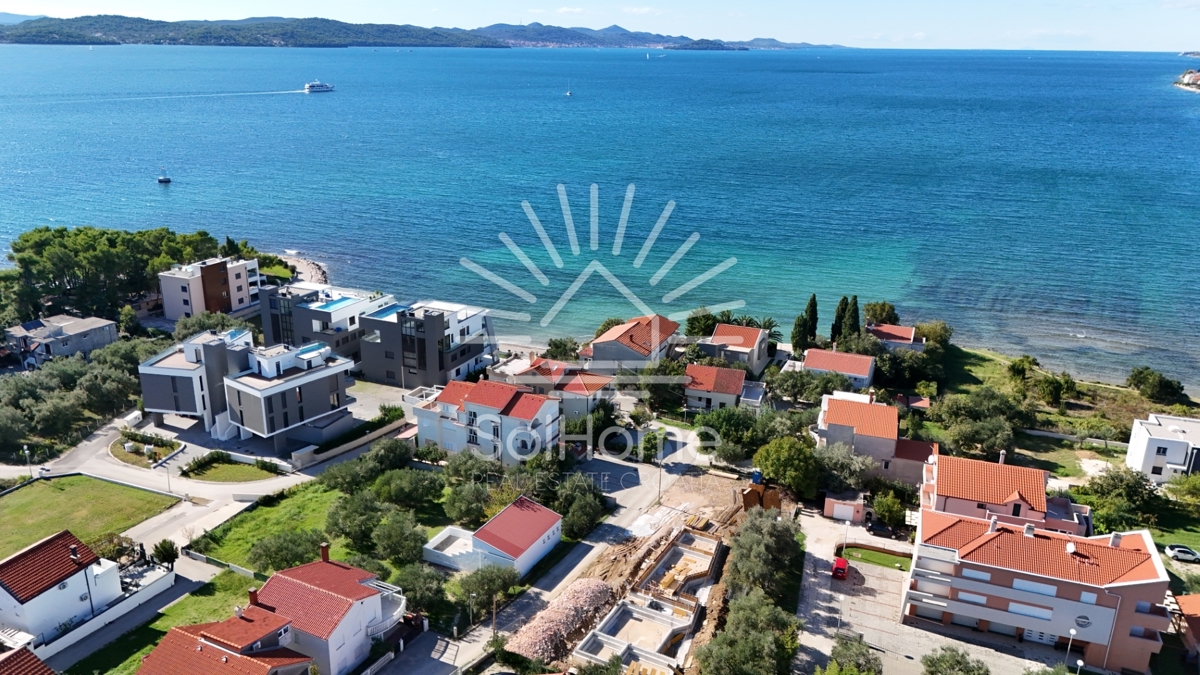 Apartmaji na oddaljenosti 30 metrov od morja v Sukošanu blizu Zadra