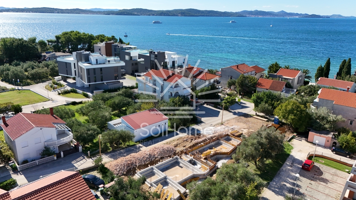 Apartmaji na oddaljenosti 30 metrov od morja v Sukošanu blizu Zadra