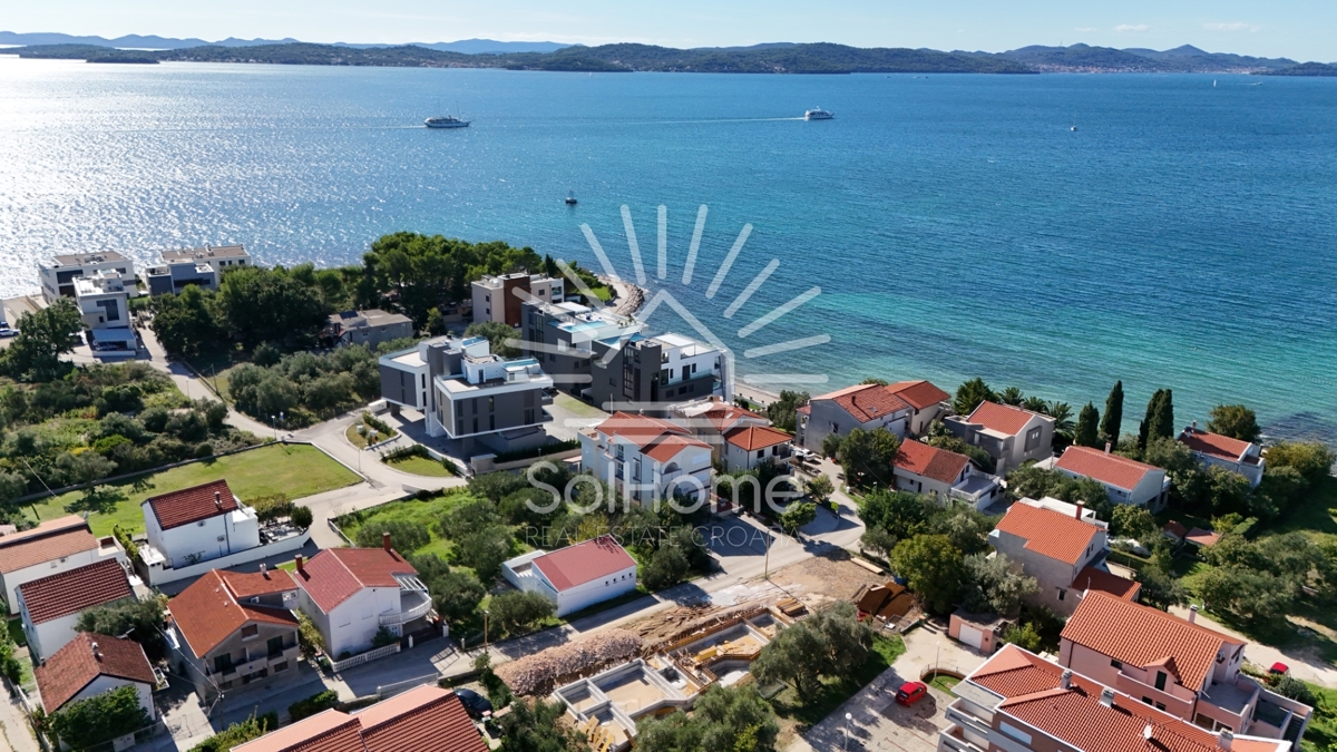 Apartmaji na oddaljenosti 30 metrov od morja v Sukošanu blizu Zadra