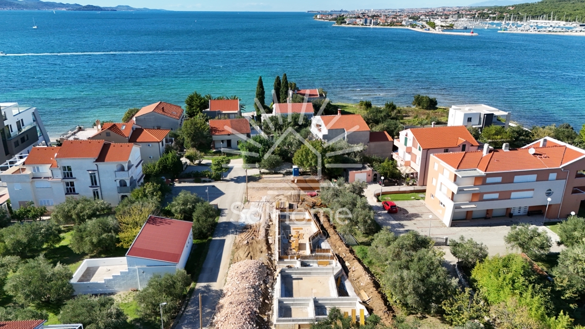 Apartmaji na oddaljenosti 30 metrov od morja v Sukošanu blizu Zadra