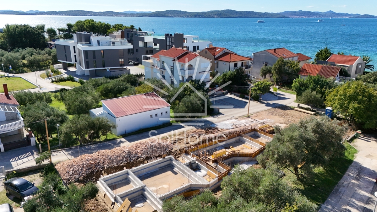 Apartmaji na oddaljenosti 30 metrov od morja v Sukošanu blizu Zadra