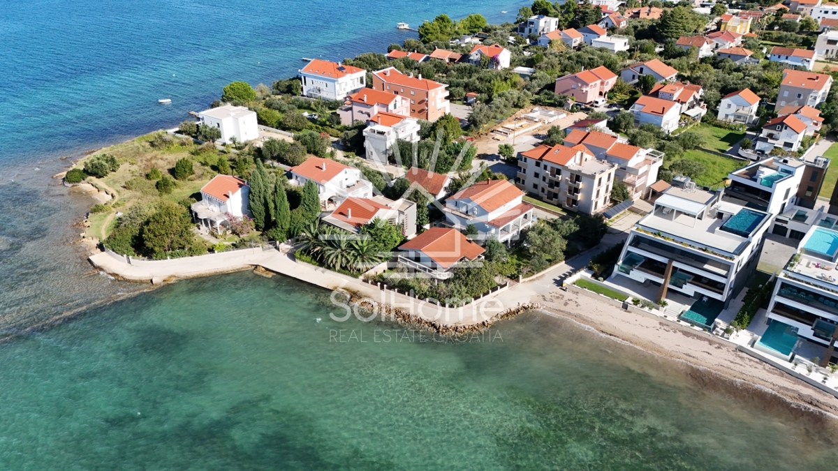 Apartmaji na oddaljenosti 30 metrov od morja v Sukošanu blizu Zadra