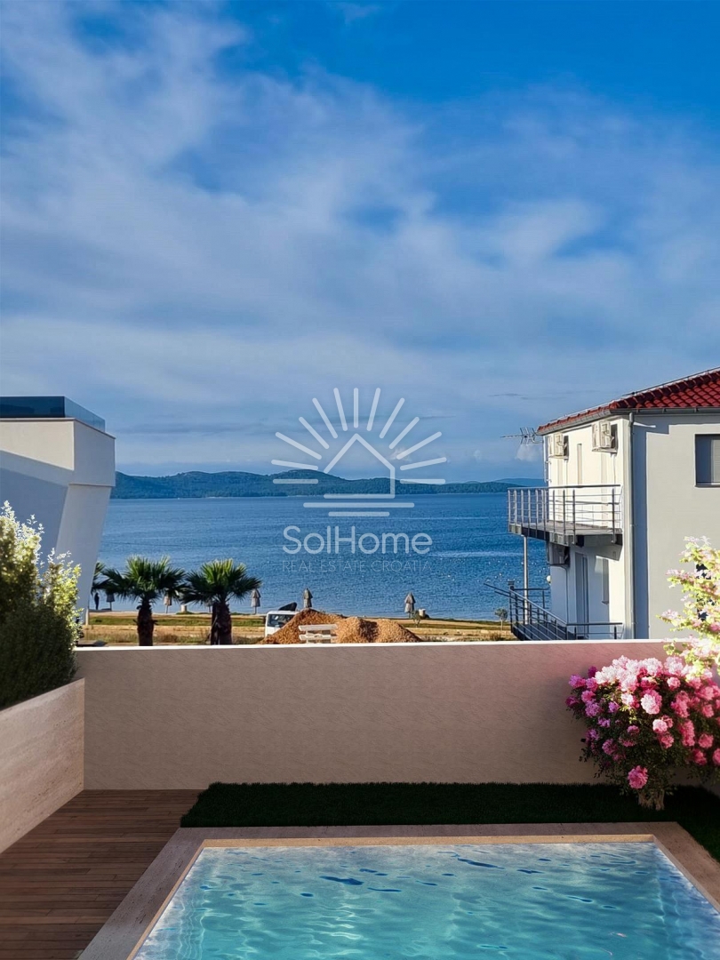 Razkošen penthouse ob morju v Diklu/Zadru