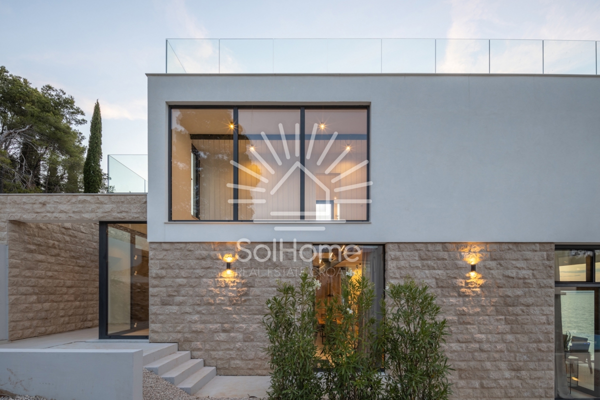 Čudovita vila z razgledom na morje in neskončnim bazenom na otoku Ugljanu