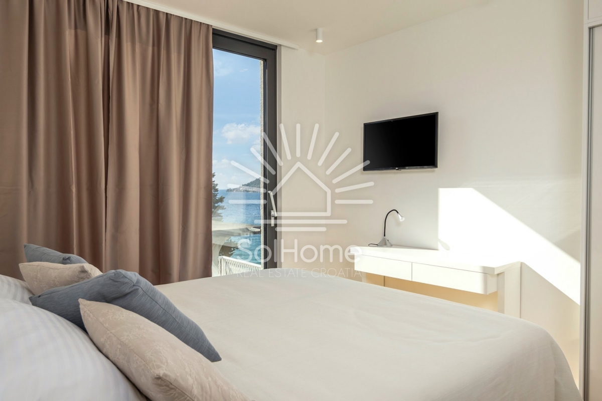 Čudovita vila z razgledom na morje in neskončnim bazenom na otoku Ugljanu