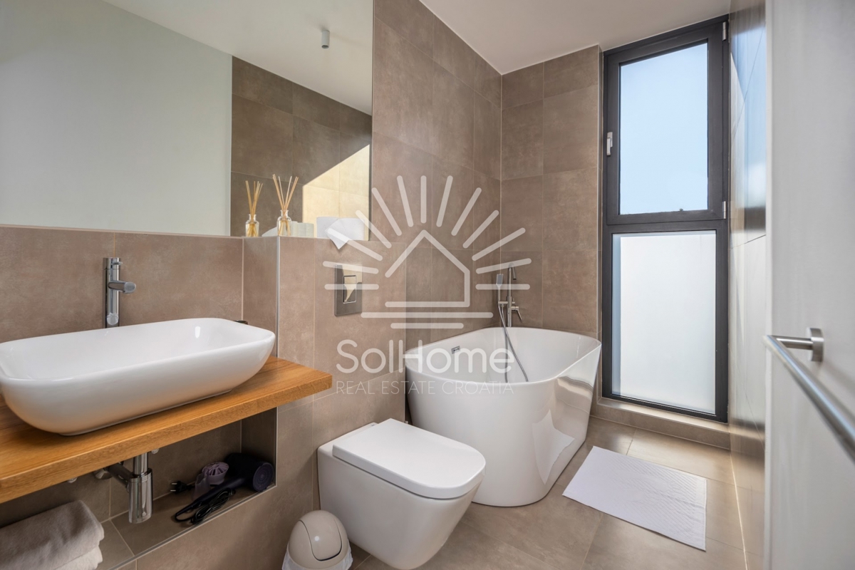 Čudovita vila z razgledom na morje in neskončnim bazenom na otoku Ugljanu