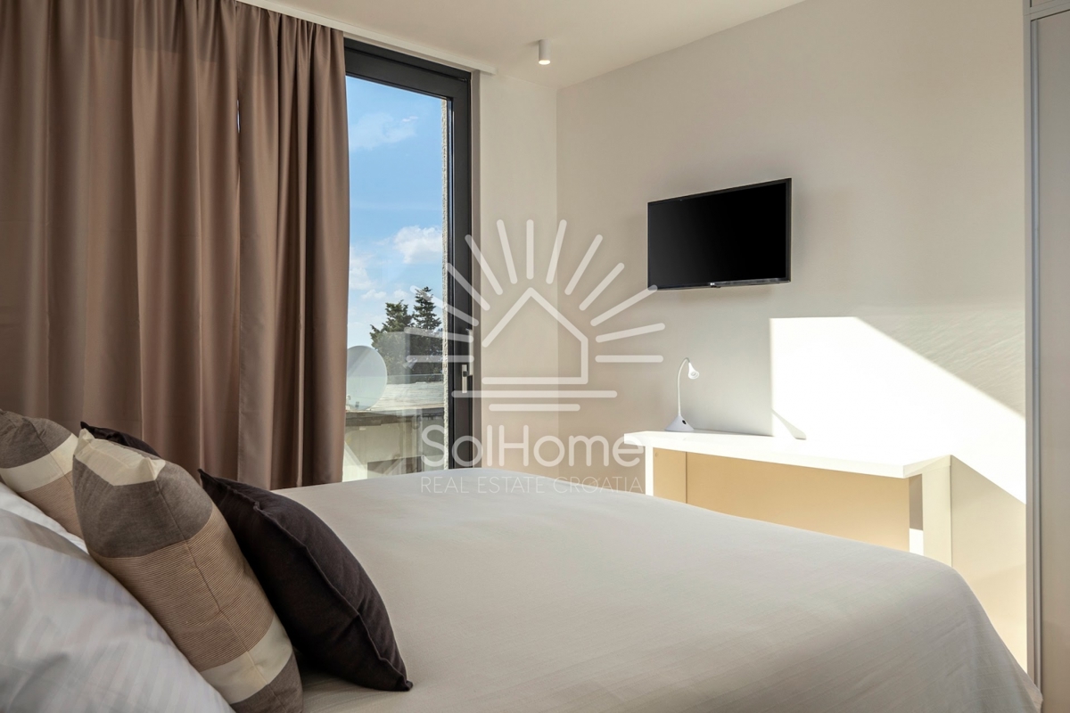 Čudovita vila z razgledom na morje in neskončnim bazenom na otoku Ugljanu