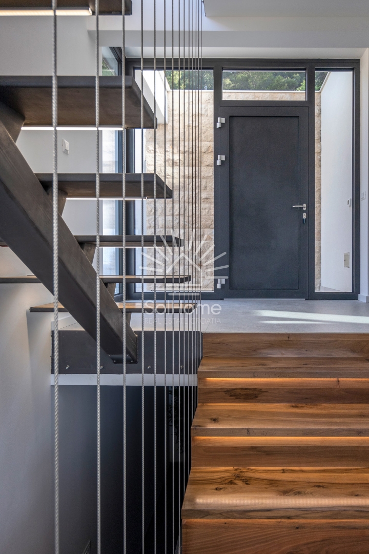 Čudovita vila z razgledom na morje in neskončnim bazenom na otoku Ugljanu