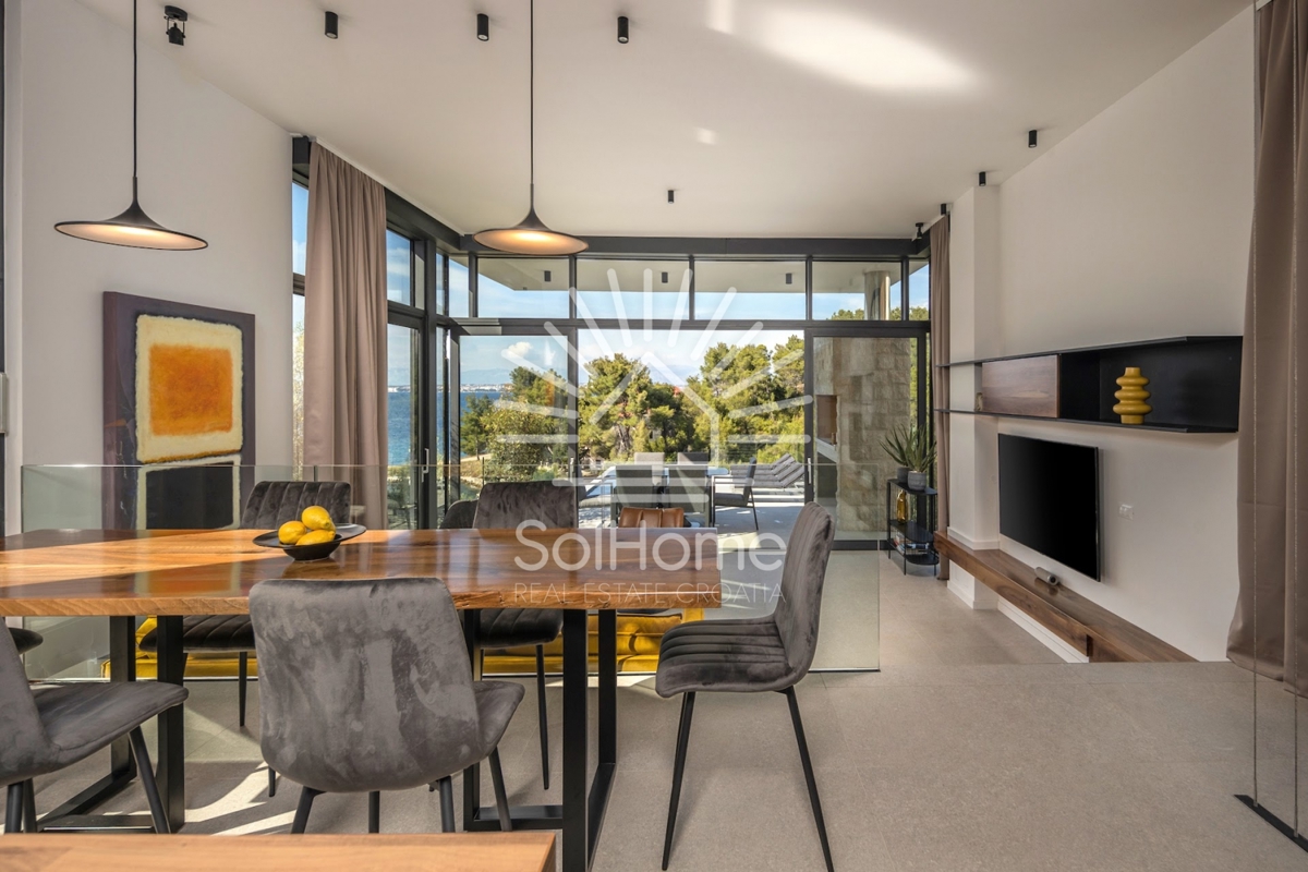 Čudovita vila z razgledom na morje in neskončnim bazenom na otoku Ugljanu