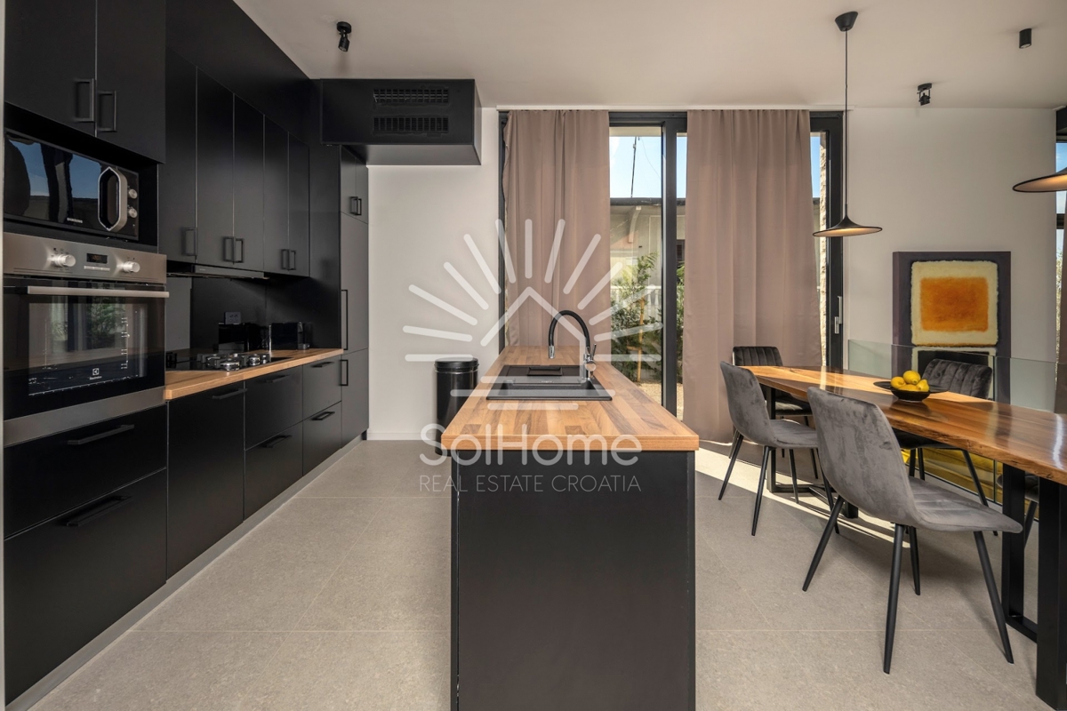 Čudovita vila z razgledom na morje in neskončnim bazenom na otoku Ugljanu