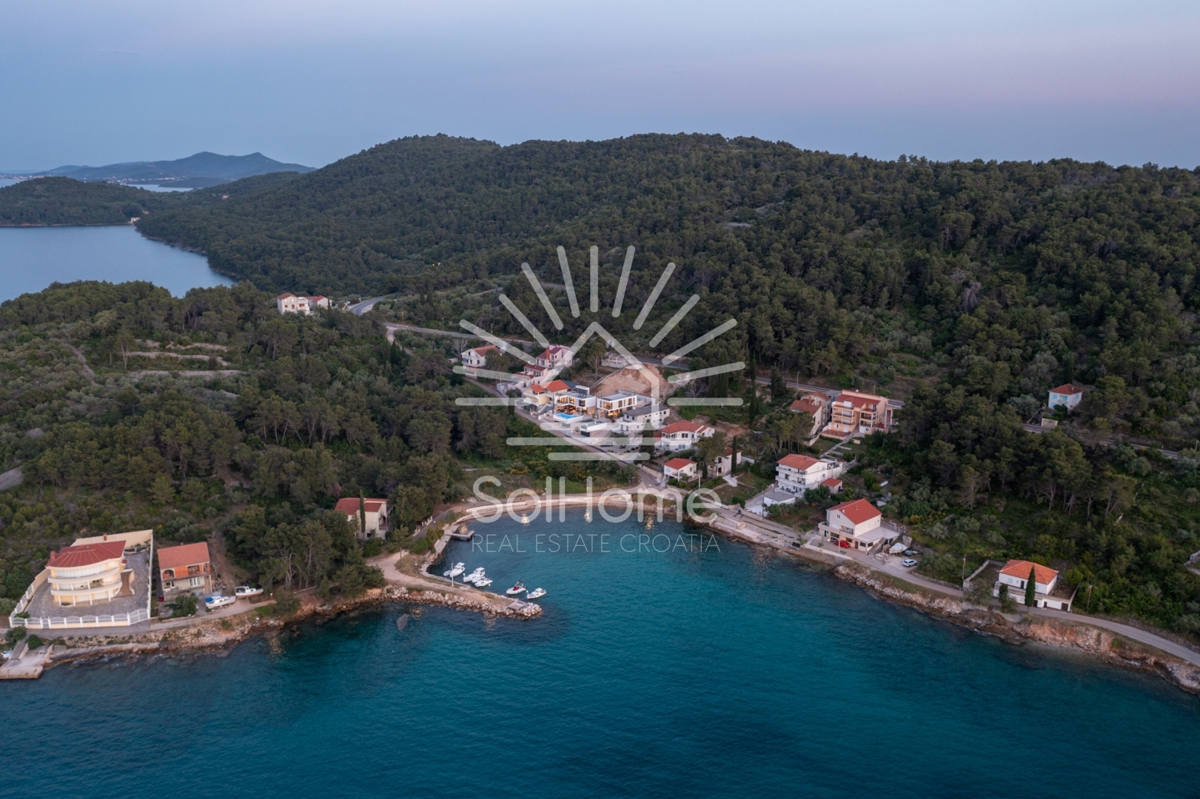 Čudovita vila z razgledom na morje in neskončnim bazenom na otoku Ugljanu