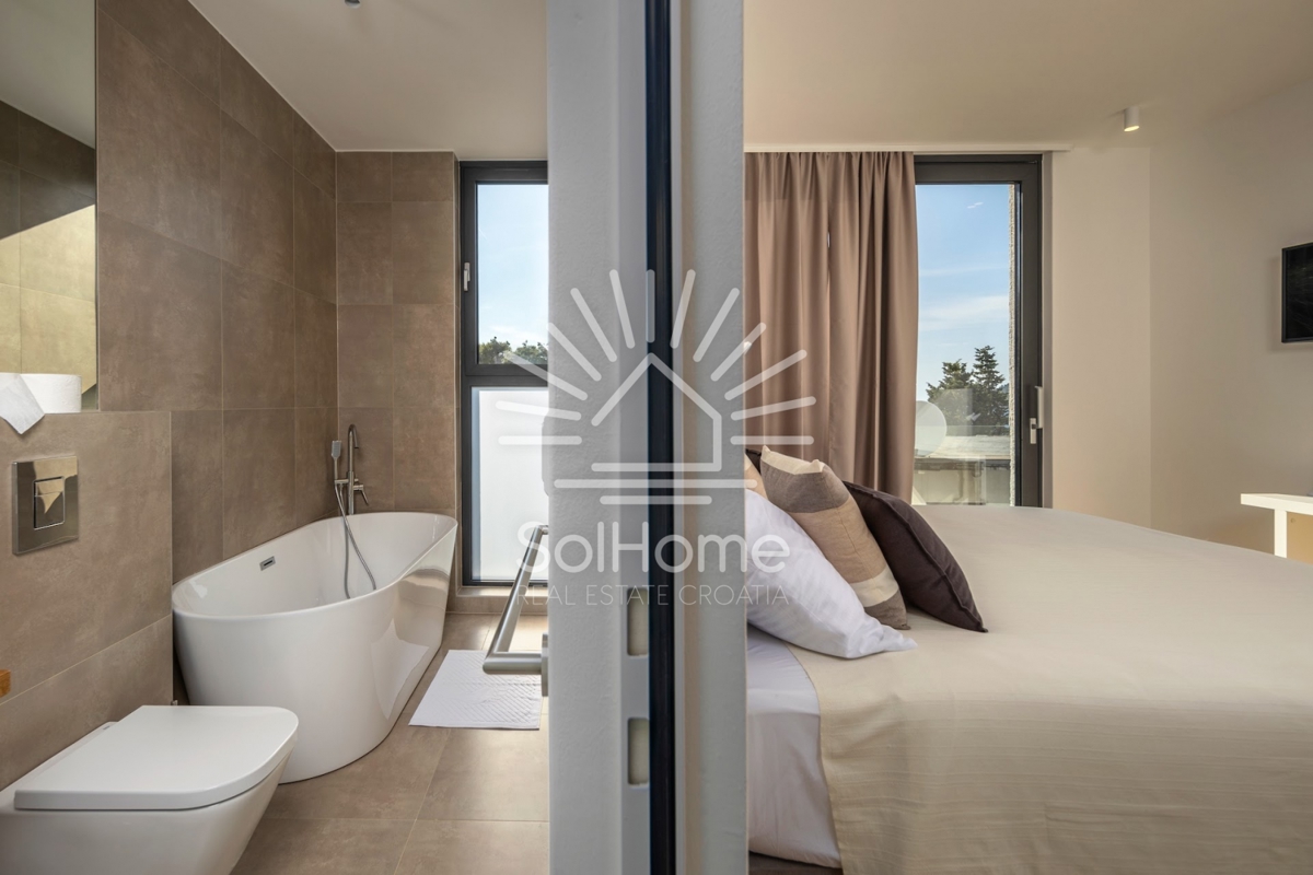 Čudovita vila z razgledom na morje in neskončnim bazenom na otoku Ugljanu