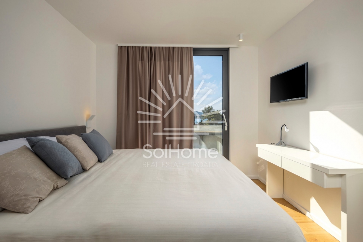 Čudovita vila z razgledom na morje in neskončnim bazenom na otoku Ugljanu