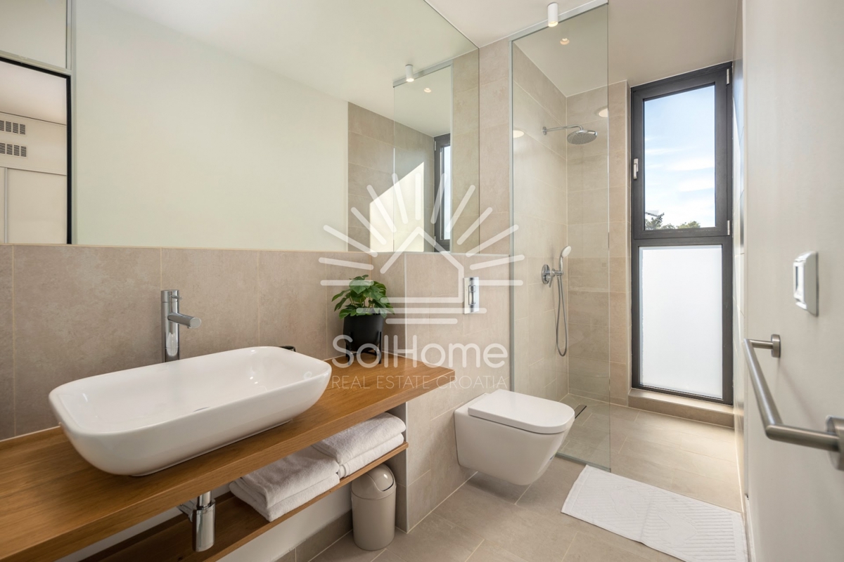 Čudovita vila z razgledom na morje in neskončnim bazenom na otoku Ugljanu