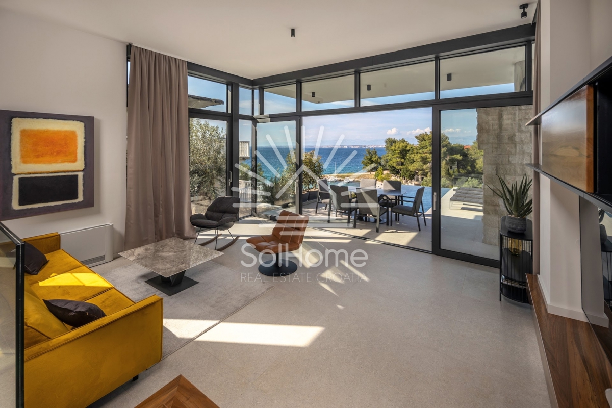 Čudovita vila z razgledom na morje in neskončnim bazenom na otoku Ugljanu