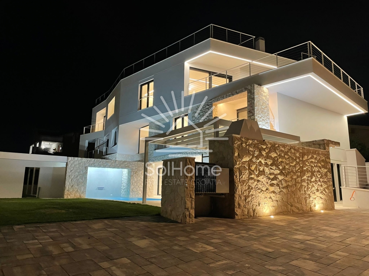 Razkošni apartmaji - 1. vrsta do morja