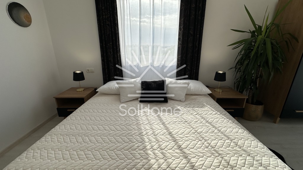 Elegantna, v celoti opremljena hiša z bazenom, le 100 metrov od morja – v Privlaki pri Zadru