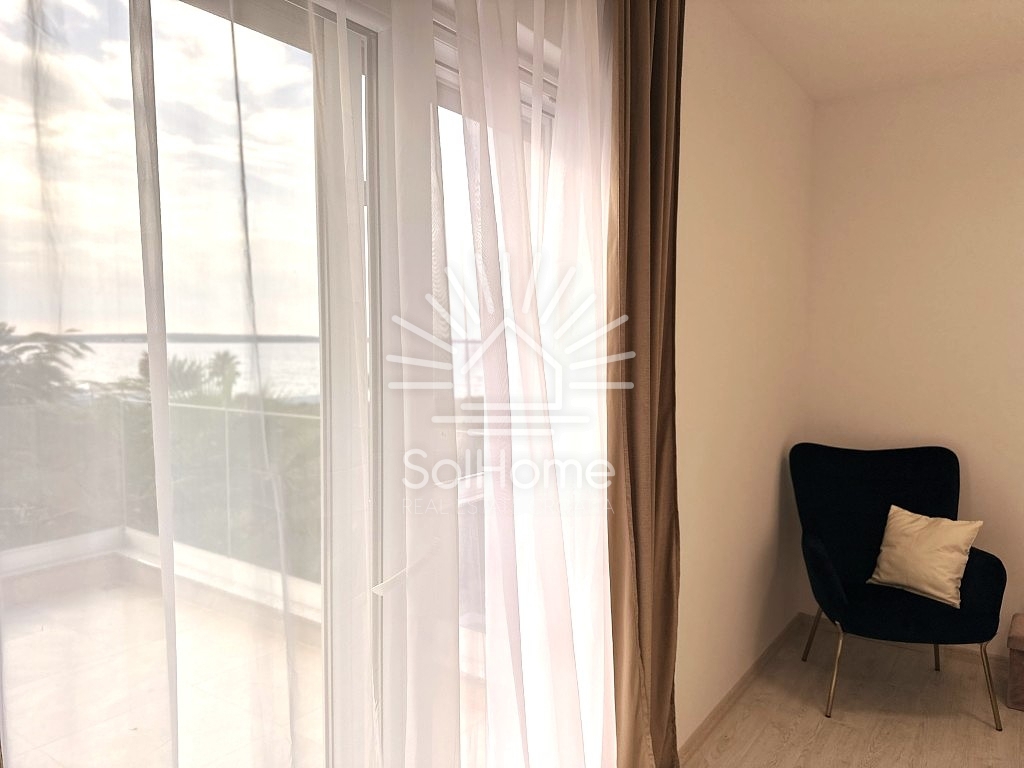 Elegantna, v celoti opremljena hiša z bazenom, le 100 metrov od morja – v Privlaki pri Zadru