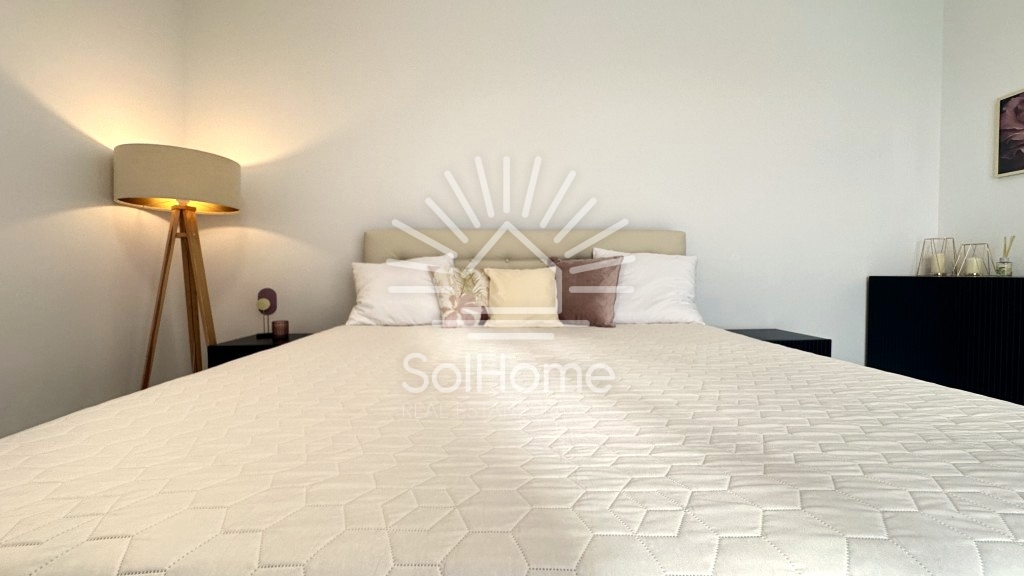 Elegantna, v celoti opremljena hiša z bazenom, le 100 metrov od morja – v Privlaki pri Zadru