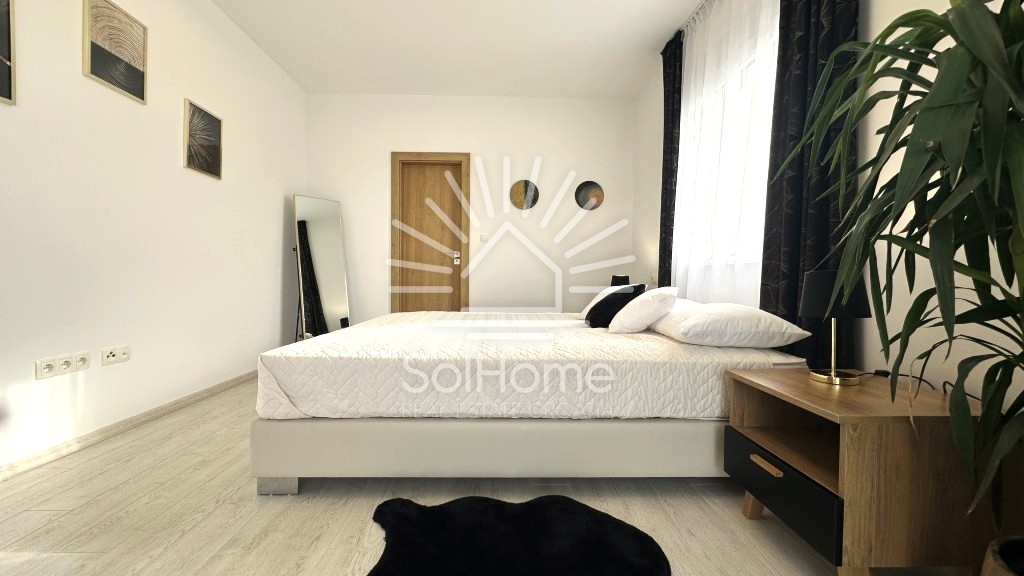 Elegantna, v celoti opremljena hiša z bazenom, le 100 metrov od morja – v Privlaki pri Zadru