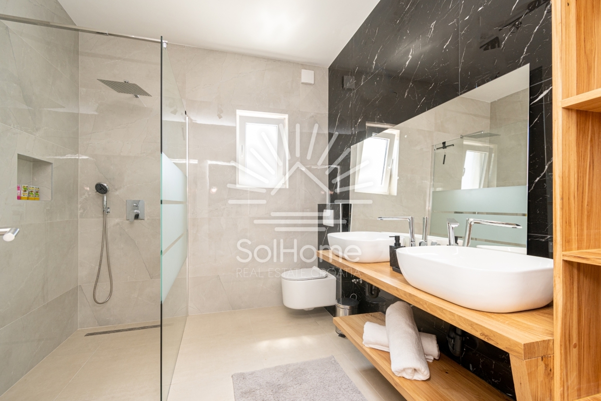 Fantastična hiša ob morju v Hrvaški - regija Zadar