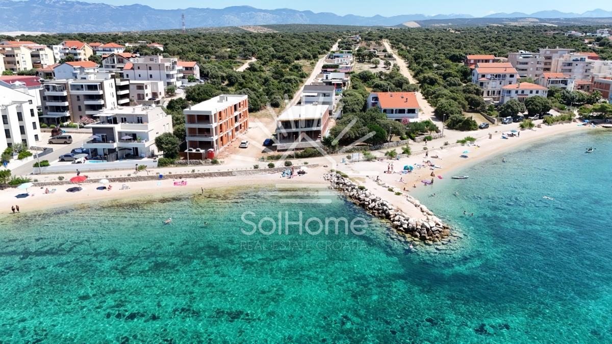 Razkošni apartmaji ob morju na Hrvaškem / Mandre / Pag
